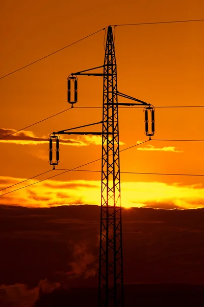 Ligne électrique au coucher du soleil — Photo