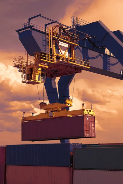 Endüstriyel vinç Yük konteynerler