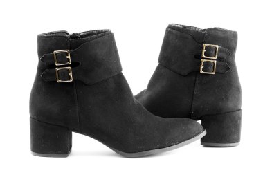 Bayanlar kısa siyah çizmeler beyaz zemin üzerine