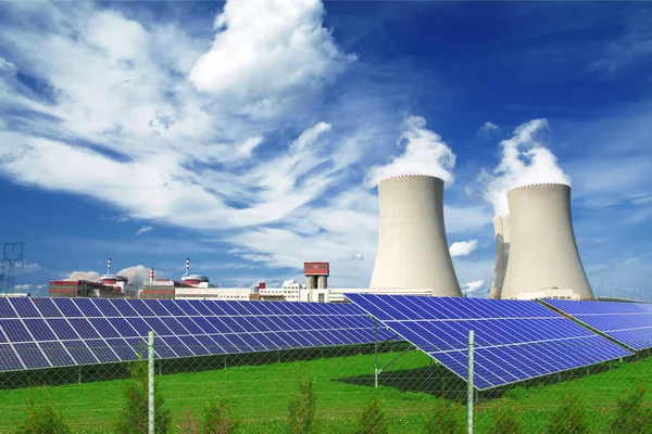 Jaderná elektrárna Temelín se solárními panely v Evropě Česká republika — Stock fotografie