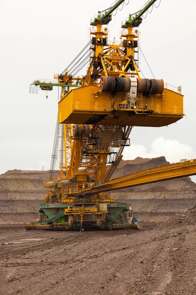 Enorme kolen mijnbouw kolen machine — Stockfoto
