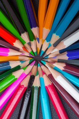 renkli ahşap boya kalemi