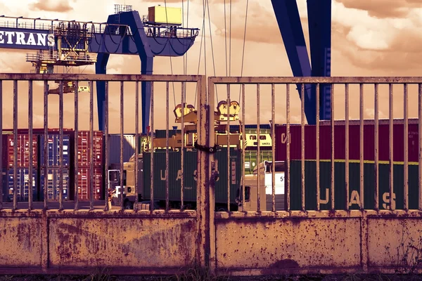 CZECH REPUBLIC, NYRANY,  27 APRIL,  2015: Nyrany container terminal. Industrial crane loading containers.Iron gate. — Stock Photo, Image