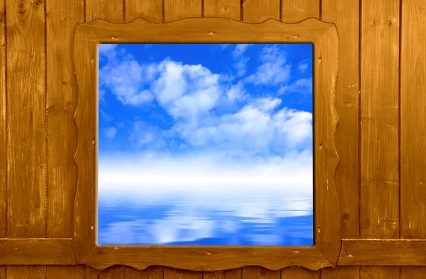 En vakker utsikt over blå himmel fra vinduet. – stockfoto