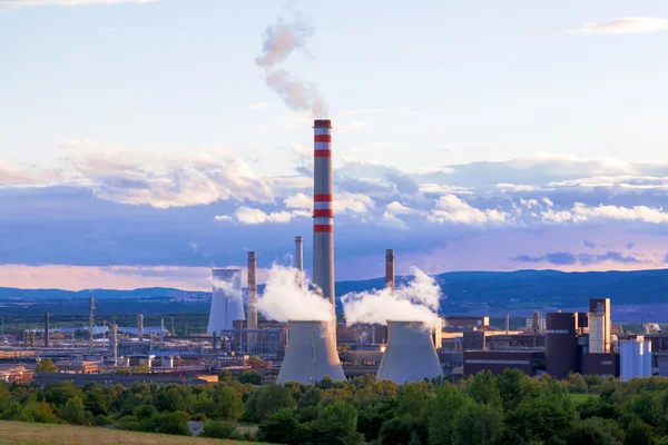 Petrokemisk industrianläggning, Tjeckien — Stockfoto