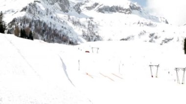 karla kaplı Kayak pistleri kaydırma