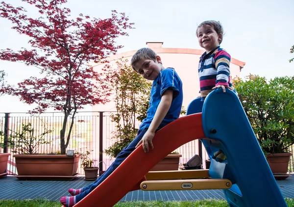 Çocuk ve slayt — Stok fotoğraf