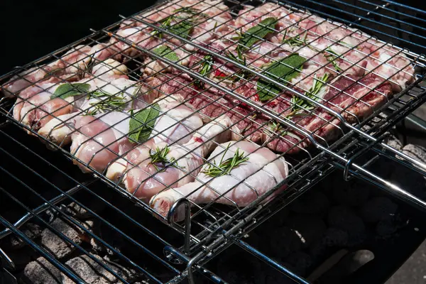 Barbeque ribs and sausage with chicken — Stock Photo, Image