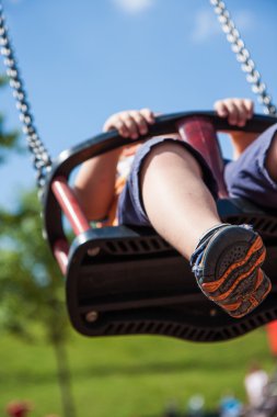 alt salıncak üzerinde