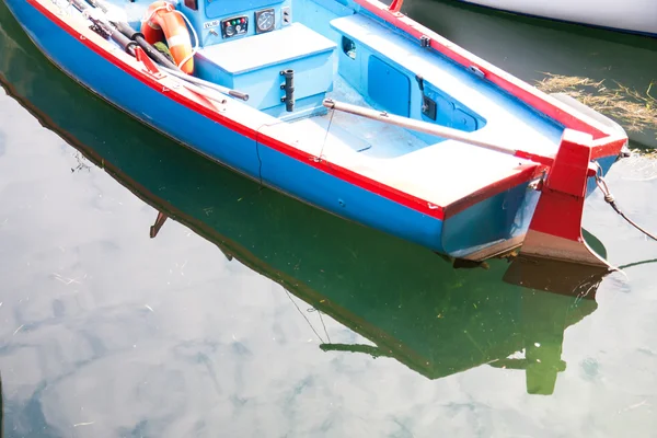 Boats moored in the dock of Lake Garda — Φωτογραφία Αρχείου