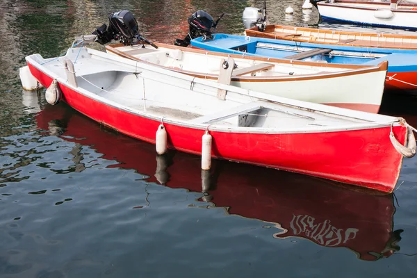 Boats moored in the dock of Lake Garda — Stock Photo, Image