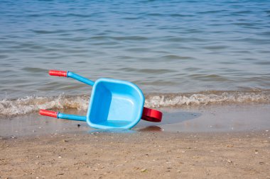 el arabası denizden su taşır