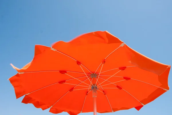 Parapluies et chaises longues en Cesenatico Beach, Italie — Photo