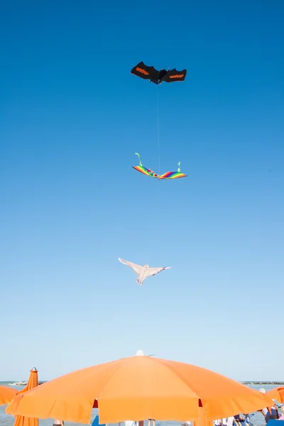 Pipa contra o céu azul itália praia — Fotografia de Stock