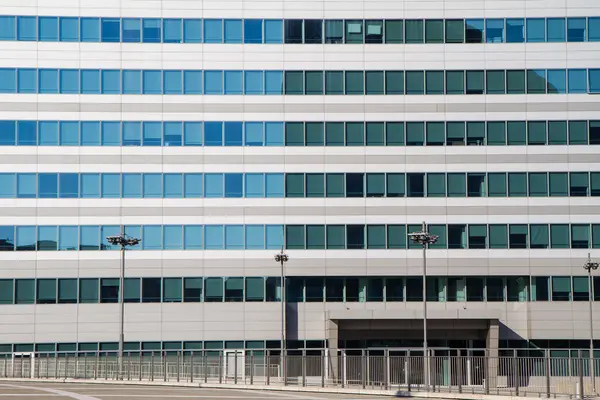 Detalle de una fachada de un edificio moderno —  Fotos de Stock