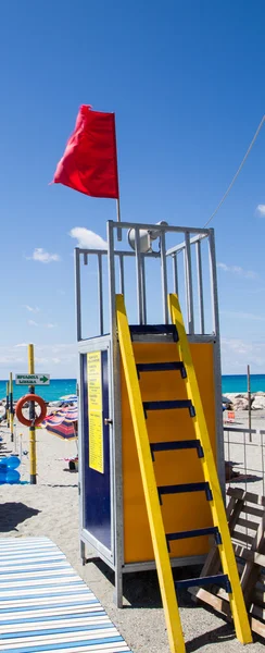 Torre de control para rescatar la bandera roja — Foto de Stock