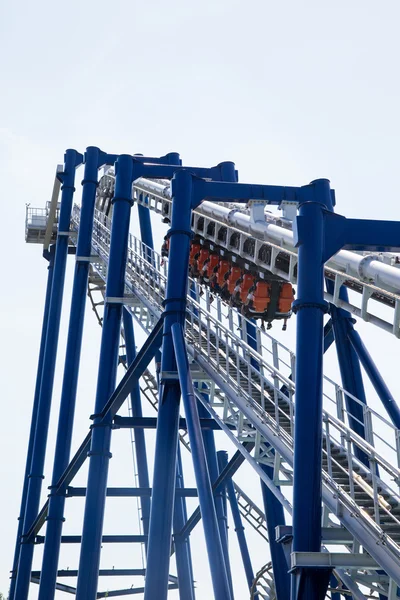 Moderne Achterbahn Vergnügungspark Italien — Stockfoto