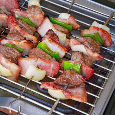 Üzüm hasat: Izgara Sebze Izgara tavada yanıyor