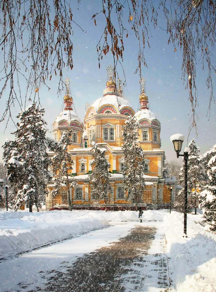 Catedral de Zenkov en Almaty, Kazajstán — Foto de Stock