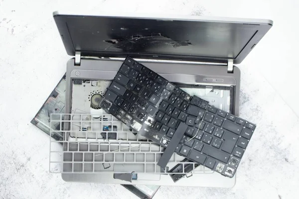 The laptop is smashed to pieces. The screen is cracked, the keyboard is broken. Electro waste.