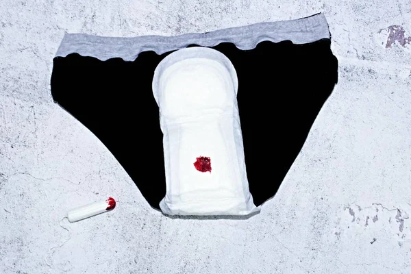 Culotte Noire Avec Tampon Menstruel Une Goutte Sang Tampon Utilisé — Photo