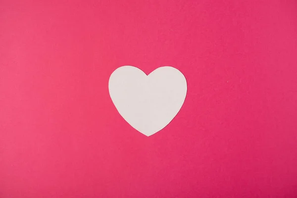 Papírové Srdce Přes Horké Růžové Pozadí Abstraktní Pozadí Tvarem Střihu — Stock fotografie