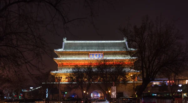 Xian antika Drum Tower vid den gamla stadsmuren — Stockfoto