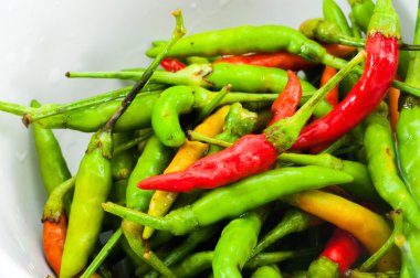 Kırmızı ve yeşil biber.