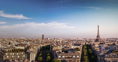 paris ve Eyfel Kulesi retro renkli görünümü geniş açı ve