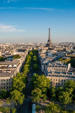 Dikey geniş açı görünümü paris ve Eyfel Kulesi