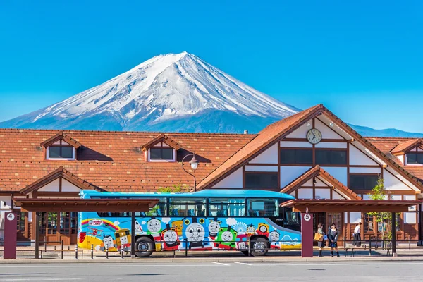 Kawaguchiko, Ιαπωνία - 2015 21 Μαΐου: Thomas λεωφορείο στην Kawaguchiko στα — Φωτογραφία Αρχείου