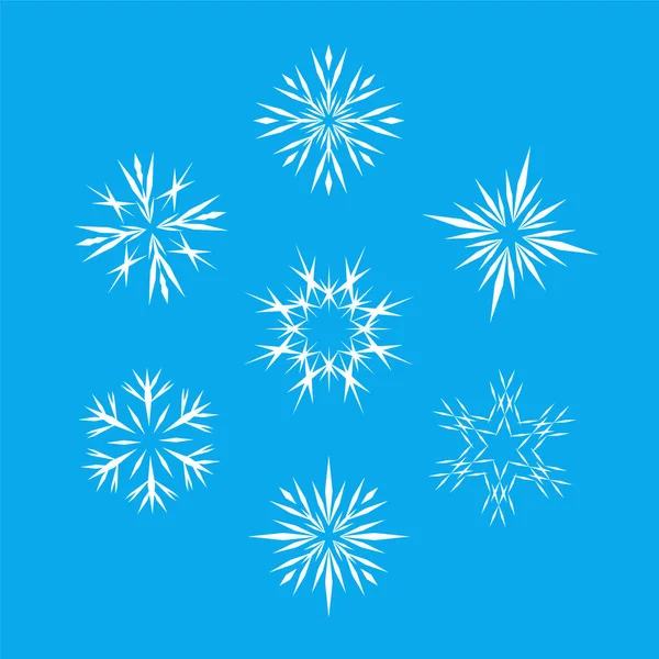 圣诞和新年装饰用的一套雪花 冬季降水的形状 易碎晶体和蓝色背景被隔离在不同的层次上 矢量说明 — 图库矢量图片