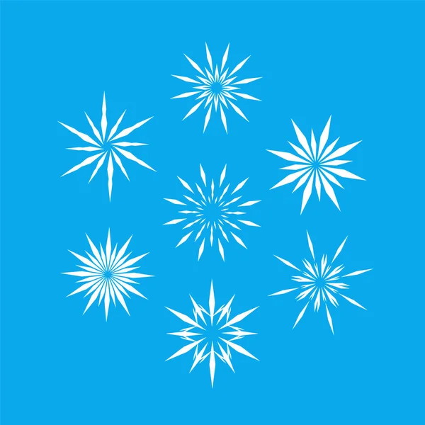 クリスマスと新年のお祝いの装飾のための雪片のセット 降水量の冬の形 壊れやすい結晶と青の背景は異なる層に隔離されています ベクターイラスト — ストックベクタ