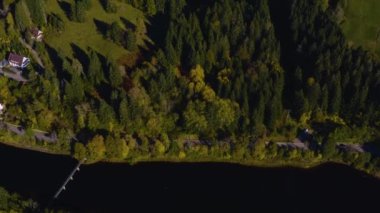 Baraj ve su deposu Albstausee 'nin havadan görünüşü şehre yakın Husern