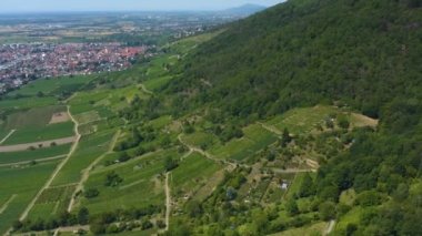 Almanya 'da Dossenheim' ın yanında Schauenburg kalesi etrafındaki hava manzarası.