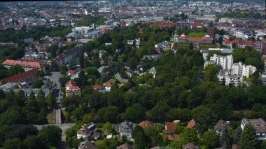 Almanya 'daki Darmstadt şehrinin hava görüntüsü. Yazın güneşli bir günde. 