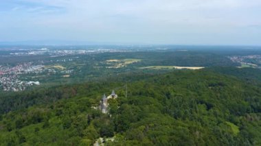Almanya 'daki Mhltal yakınlarında Burg Frankenstein kalesinin havadan görünüşü. Yazın güneşli bir günde.