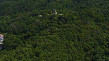 Şehrin ve Almanya 'daki Alsbach kalesinin havadan görüntüsü. Yazın güneşli bir günde. 