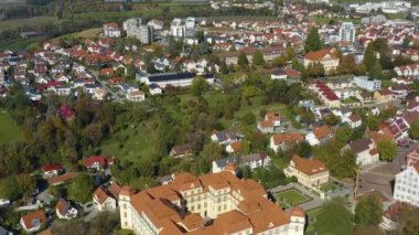 Sonbaharda güneşli bir günde, Almanya 'da Constance Gölü' ne yakın Tetnang şehrinin havadan görünüşü. 