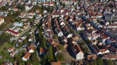 Sonbaharda güneşli bir günde, Almanya 'da Constance Gölü' ne yakın Tetnang şehrinin havadan görünüşü. 