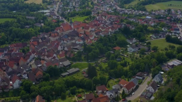 Aérea Del Casco Antiguo Gochsheim Alemania Día Soleado Verano — Vídeos de Stock