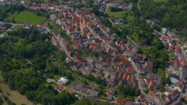 ドイツの旧市街Gochsheimの空中 夏の晴れた日には — ストック動画
