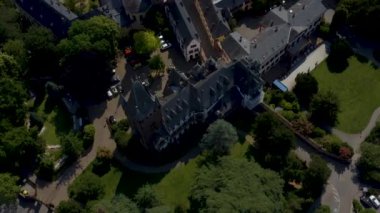 Weinheim 'ın Almanya' nın tarihi bölgesinin havadan görünüşü. Güneşli bir yaz sabahında.
