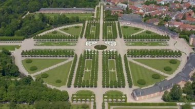Almanya 'da Schwetzingen Sarayı ve şehri baharda Rhein Nehri' ne yakın.. 