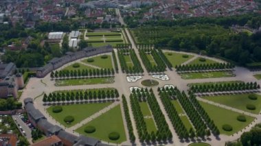 Almanya 'da Schwetzingen Sarayı ve şehri baharda Rhein Nehri' ne yakın.. 