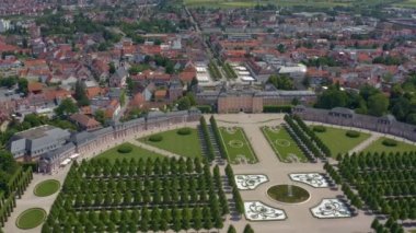 Almanya 'da Schwetzingen Sarayı ve şehri baharda Rhein Nehri' ne yakın.. 