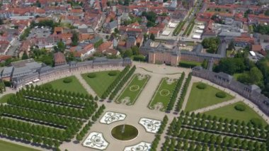 Almanya 'da Schwetzingen Sarayı ve şehri baharda Rhein Nehri' ne yakın.. 
