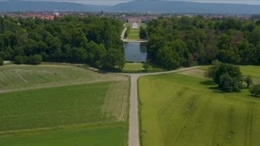 Almanya 'da Schwetzingen Sarayı ve şehri baharda Rhein Nehri' ne yakın.. 
