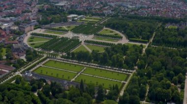 Almanya 'da Schwetzingen Sarayı ve şehri baharda Rhein Nehri' ne yakın.. 