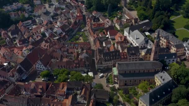 Aerial Näkymä Weinheim Vanhan Historiallisen Osan Kaupunkia Saksassa Aurinkoisena Aamuna — kuvapankkivideo